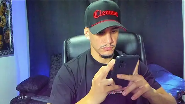 Snapshot of jhonnysnow17 chatting on November 30, 1:09 am jhonnysnow17 online show from November 30, 1:09 am