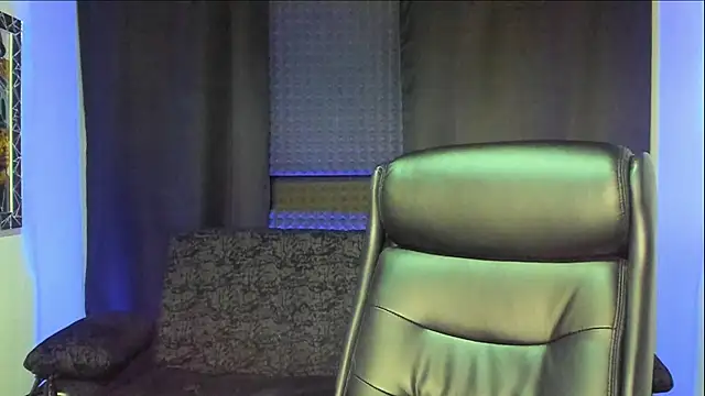 Snapshot of jhonnysnow17 chatting on December 2, 7:09 pm jhonnysnow17 online show from December 2, 7:09 pm