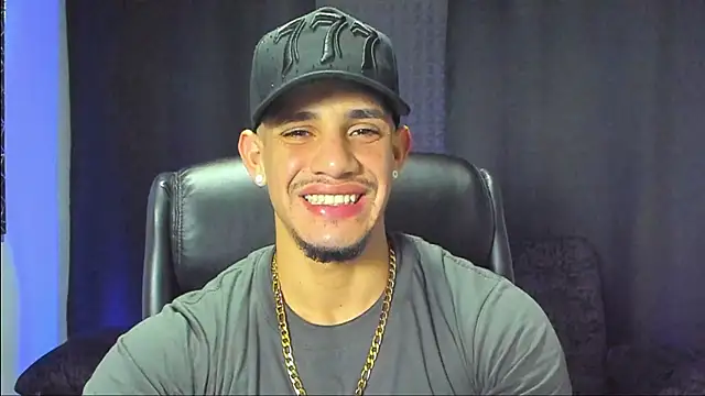 Snapshot of jhonnysnow17 chatting on December 5, 7:28 am jhonnysnow17 online show from December 5, 7:28 am