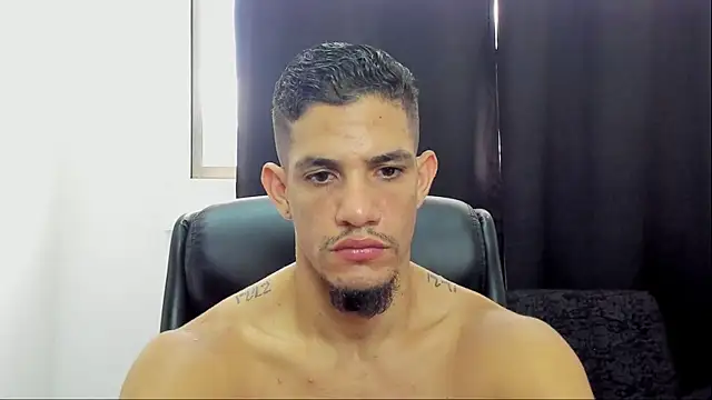 jhonnysnow17 online show from April 29, 7:42 pm