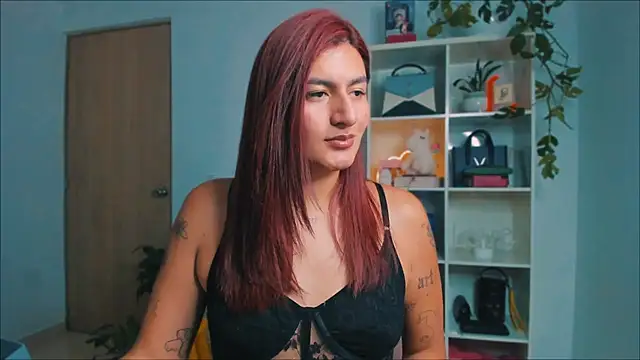 Snapshot of ari_artis chatting on November 9, 4:00 am ari artis online show from November 9, 4:00 am