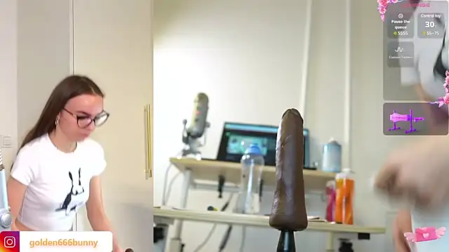 Snapshot of Miss69Ri99 chatting on January 4, 8:37 pm Miss69Ri99 online show from January 4, 8:37 pm