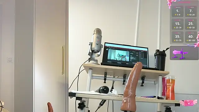 Snapshot of Miss69Ri99 chatting on March 9, 11:14 pm Miss69Ri99 online show from March 9, 11:14 pm