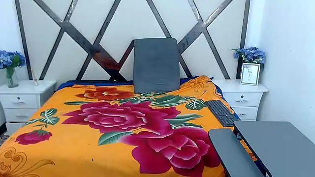 Snapshot of ChloexBigAss chatting on January 2, 11:49 pm ChloexBigAss online show from January 2, 11:49 pm