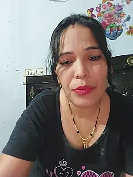 Snapshot of Poojabhabi101 chatting on June 18, 7:30 am Poojabhabi101 online show from June 18, 7:30 am