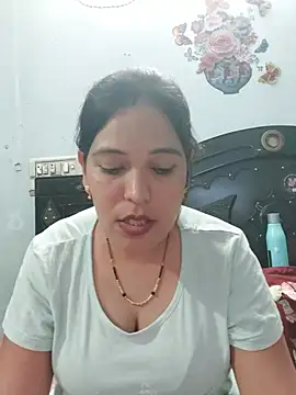 Snapshot of Poojabhabi101 chatting on June 23, 8:23 am Poojabhabi101 online show from June 23, 8:23 am