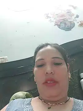 Snapshot of Poojabhabi101 chatting on July 14, 5:12 am Poojabhabi101 online show from July 14, 5:12 am