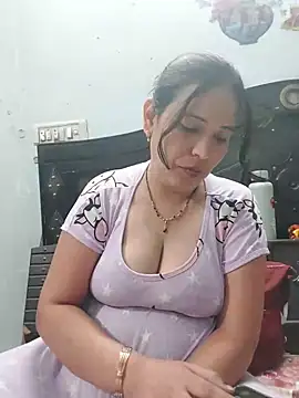 Snapshot of Poojabhabi101 chatting on July 17, 5:07 pm Poojabhabi101 online show from July 17, 5:07 pm
