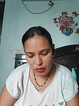 Snapshot of Poojabhabi101 chatting on July 24, 6:22 am Poojabhabi101 online show from July 24, 6:22 am