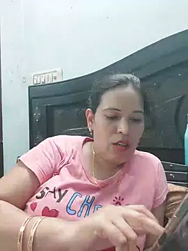 Snapshot of Poojabhabi101 chatting on August 2, 8:24 am Poojabhabi101 online show from August 2, 8:24 am