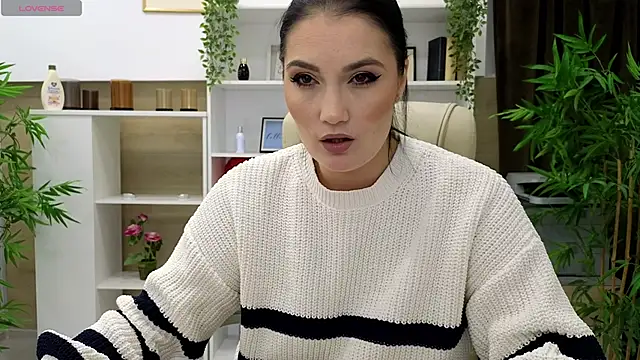 Snapshot of SelineSole chatting on January 10, 4:51 pm SelineSole online show from January 10, 4:51 pm