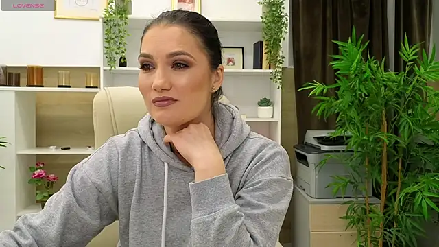 Snapshot of SelineSole chatting on January 15, 5:05 pm SelineSole online show from January 15, 5:05 pm