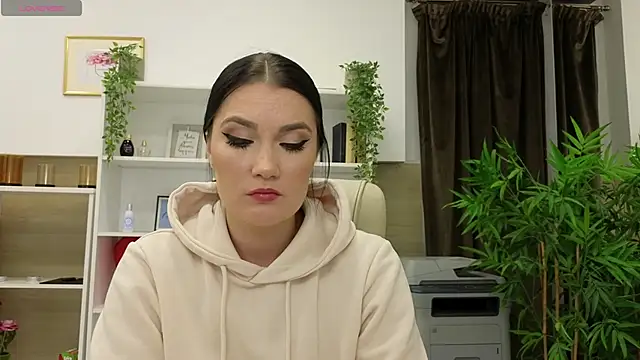 Snapshot of SelineSole chatting on February 4, 5:12 pm SelineSole online show from February 4, 5:12 pm