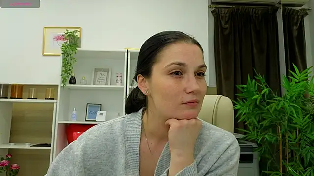 Snapshot of SelineSole chatting on February 6, 4:03 pm SelineSole online show from February 6, 4:03 pm