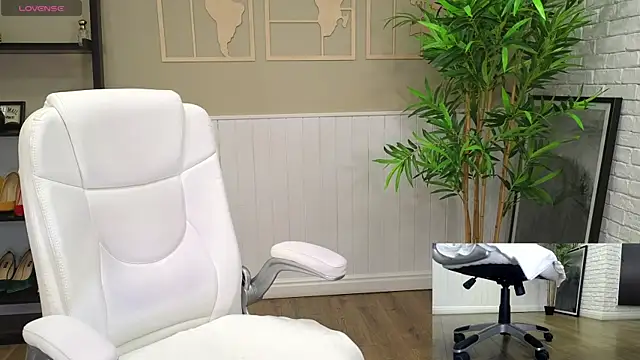 Snapshot of SelineSole chatting on February 19, 7:05 pm SelineSole online show from February 19, 7:05 pm