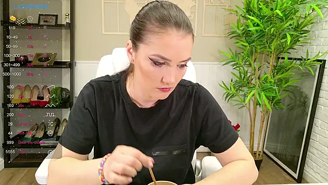 Snapshot of SelineSole chatting on March 12, 5:17 pm SelineSole online show from March 12, 5:17 pm