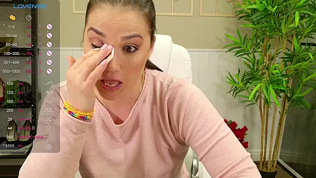 Snapshot of SelineSole chatting on March 17, 4:01 pm SelineSole online show from March 17, 4:01 pm