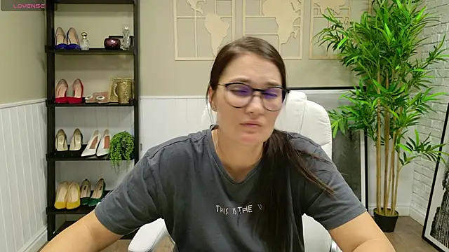 Snapshot of SelineSole chatting on September 9, 4:50 pm SelineSole online show from September 9, 4:50 pm