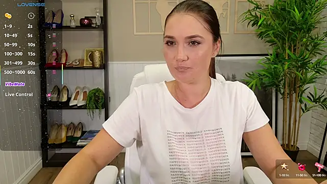 Snapshot of SelineSole chatting on September 16, 3:46 pm SelineSole online show from September 16, 3:46 pm