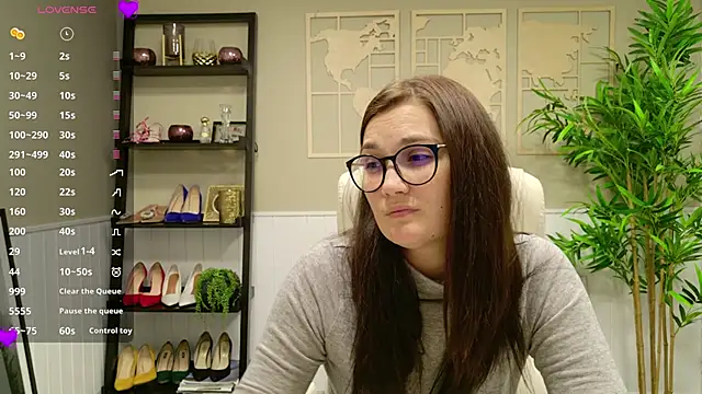 Snapshot of SelineSole chatting on November 17, 4:13 pm SelineSole online show from November 17, 4:13 pm