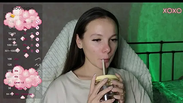 lil luna x online show from December 1, 5:24 pm