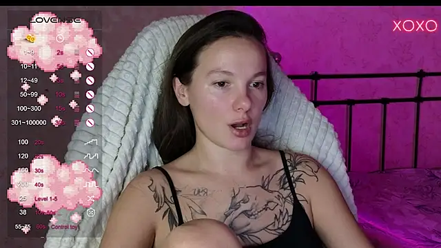 lil luna x online show from December 9, 1:02 pm