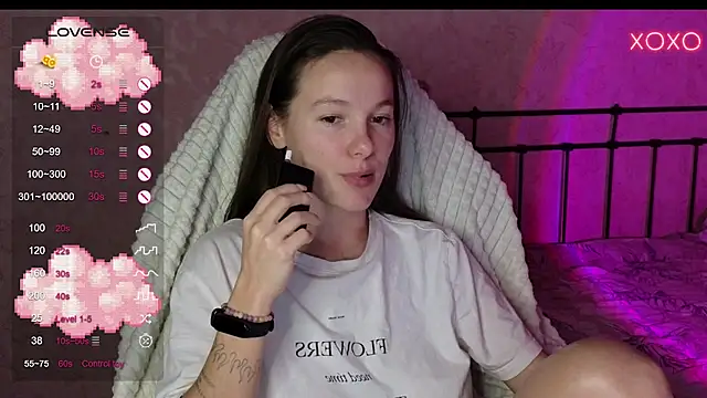 lil luna x online show from December 10, 8:38 pm