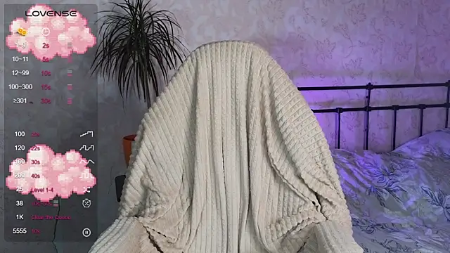 lil luna x online show from April 18, 5:28 pm