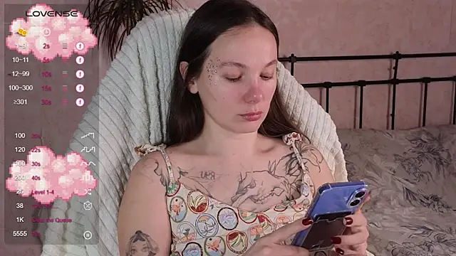 lil luna x online show from April 24, 10:56 pm