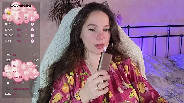 Snapshot of lil_luna_x chatting on April 28, 11:04 am lil luna x online show from April 28, 11:04 am