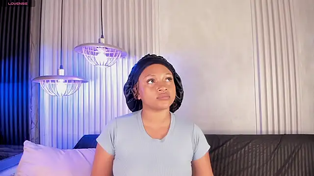 Snapshot of Aluna_sweet chatting on February 12, 10:15 pm Aluna sweet online show from February 12, 10:15 pm