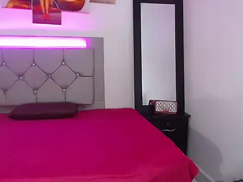 Snapshot of sofia_collenx chatting on February 6, 10:35 pm sofia collenx online show from February 6, 10:35 pm