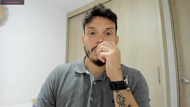 Snapshot of alejandro_stark chatting on February 9, 9:05 am alejandro stark online show from February 9, 9:05 am