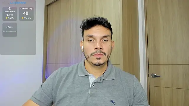 Snapshot of alejandro_stark chatting on October 1, 11:11 pm alejandro stark online show from October 1, 11:11 pm