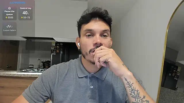 Snapshot of alejandro_stark chatting on October 11, 4:33 am alejandro stark online show from October 11, 4:33 am