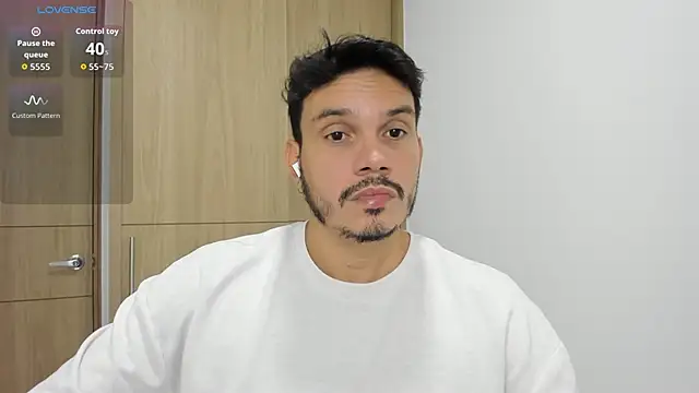 Snapshot of alejandro_stark chatting on October 18, 9:59 pm alejandro stark online show from October 18, 9:59 pm