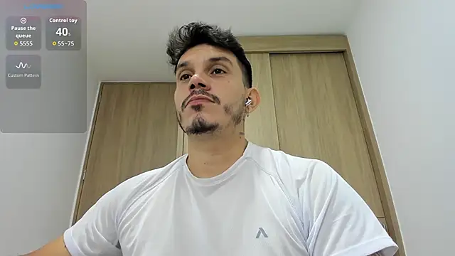 Snapshot of alejandro_stark chatting on October 24, 10:39 pm alejandro stark online show from October 24, 10:39 pm