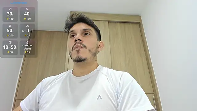 Snapshot of alejandro_stark chatting on October 25, 10:04 pm alejandro stark online show from October 25, 10:04 pm