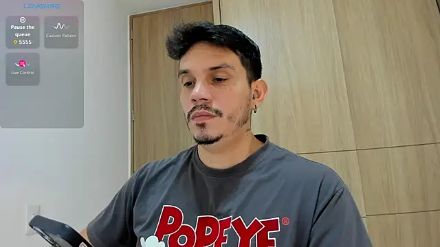 Snapshot of alejandro_stark chatting on November 25, 12:21 am alejandro stark online show from November 25, 12:21 am