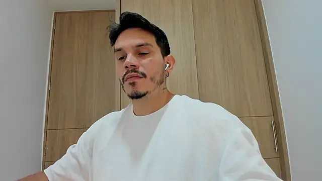 Snapshot of alejandro_stark chatting on November 29, 8:06 am alejandro stark online show from November 29, 8:06 am