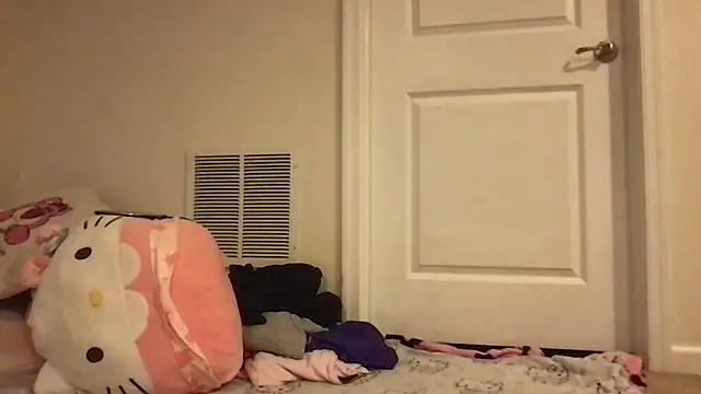 Snapshot of LiverandBrat77 chatting on October 13, 2:00 am LiverandBrat77 online show from October 13, 2:00 am