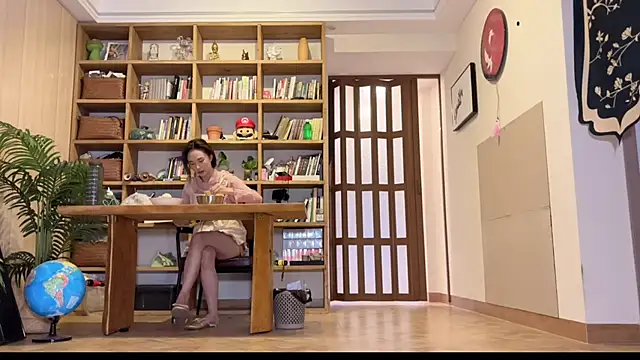 Snapshot of grandeeney chatting on February 21, 10:17 am grandeeney online show from February 21, 10:17 am