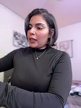 GigiiStone online show from February 1, 9:29 pm