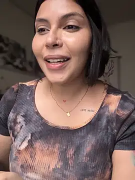 GigiiStone online show from February 2, 8:08 pm