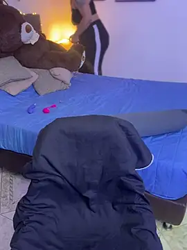 GigiiStone online show from February 11, 8:42 pm