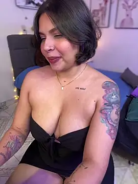 GigiiStone online show from February 18, 8:47 pm