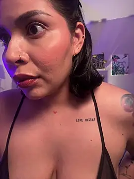 GigiiStone online show from April 2, 12:08 am