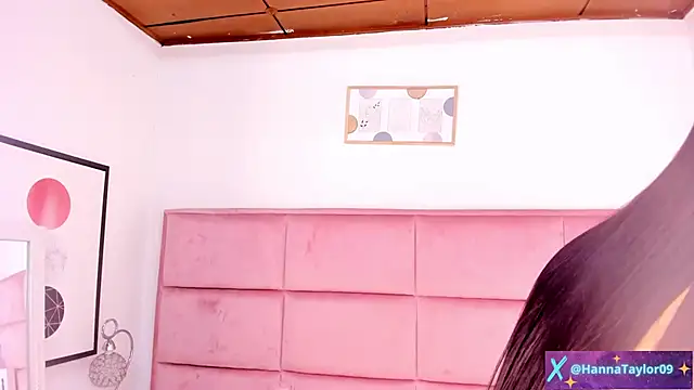 Snapshot of HannaTaylor chatting on December 17, 8:56 am HannaTaylor online show from December 17, 8:56 am