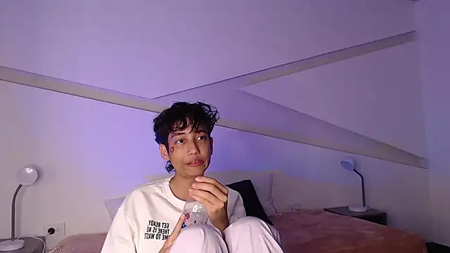 hot little bunny online show from March 1, 12:28 am