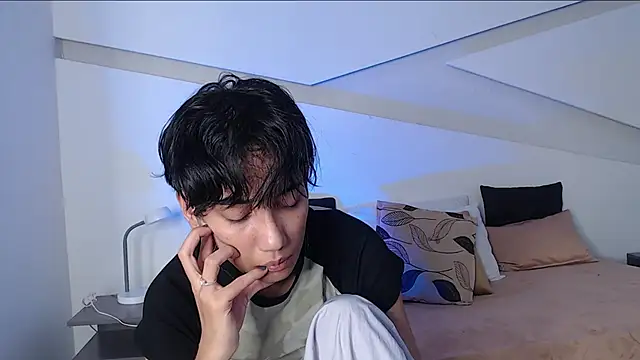 hot little bunny online show from March 19, 9:27 pm